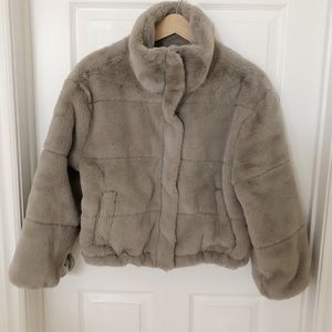 NWT Super Cozy Soft Mocha Faux Fur Jacket Size Small